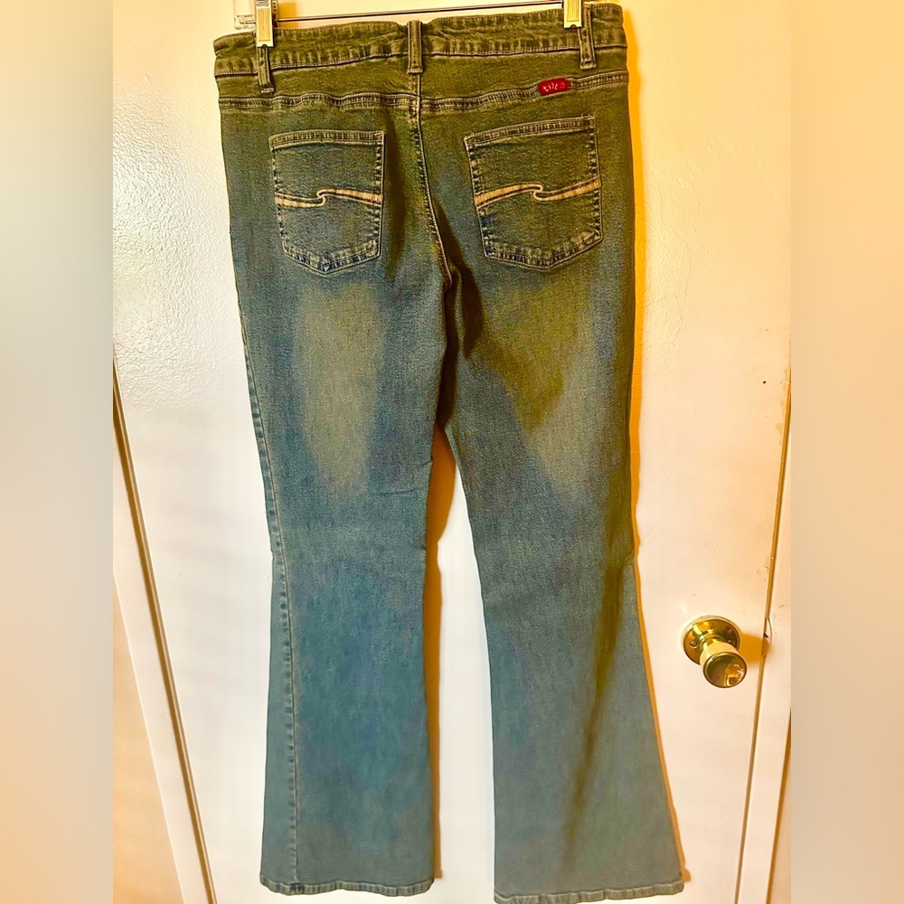 Tilt women’s surfer beach designer jeans. Super cute, size 7!